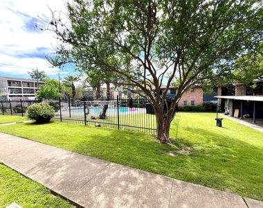 3304 Red River St - Photo Thumbnail 20