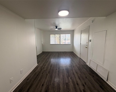 3304 Red River St - Photo Thumbnail 4