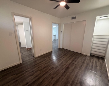 3304 Red River St - Photo Thumbnail 11