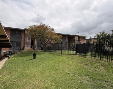 3304 Red River St - Photo Thumbnail 16
