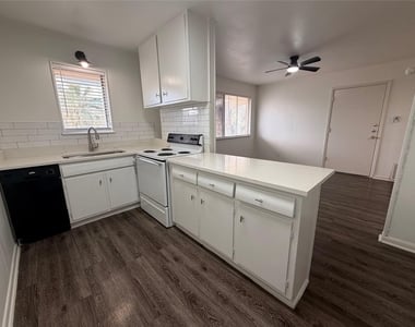3304 Red River St - Photo Thumbnail 2