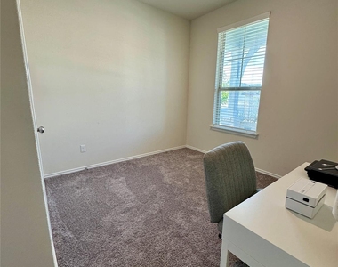 121 English Oak St - Photo Thumbnail 18