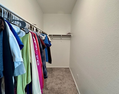 121 English Oak St - Photo Thumbnail 11