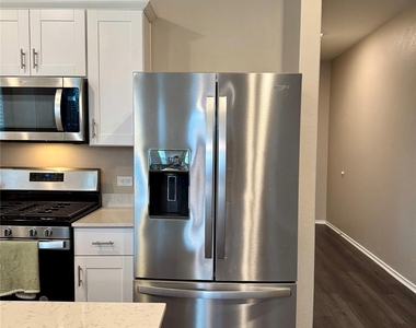 121 English Oak St - Photo Thumbnail 4