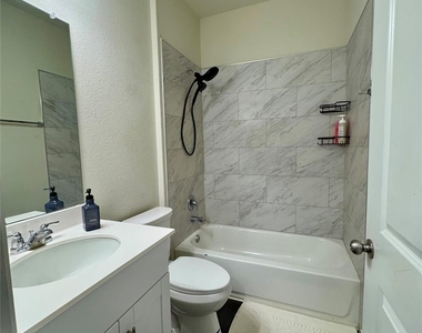 121 English Oak St - Photo Thumbnail 16