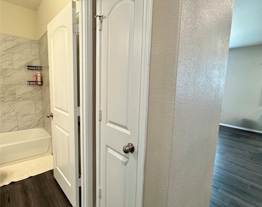 121 English Oak St - Photo Thumbnail 17