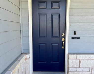 121 English Oak St - Photo Thumbnail 1