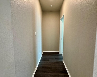 121 English Oak St - Photo Thumbnail 15