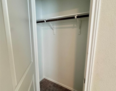 121 English Oak St - Photo Thumbnail 14