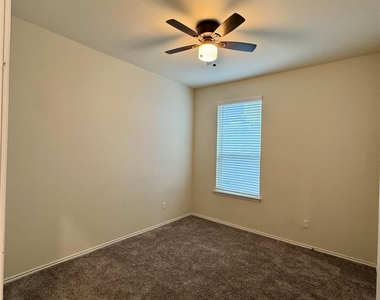 121 English Oak St - Photo Thumbnail 13