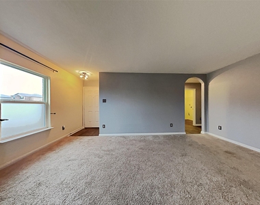 1404 Breanna Ln - Photo Thumbnail 3