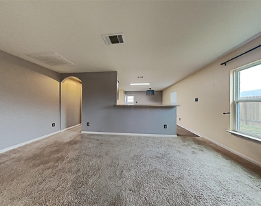 1404 Breanna Ln - Photo Thumbnail 1