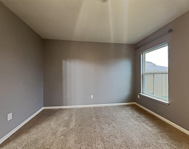 1404 Breanna Ln - Photo Thumbnail 6