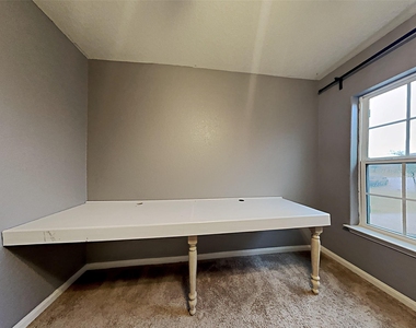 1404 Breanna Ln - Photo Thumbnail 11