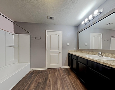 1404 Breanna Ln - Photo Thumbnail 8