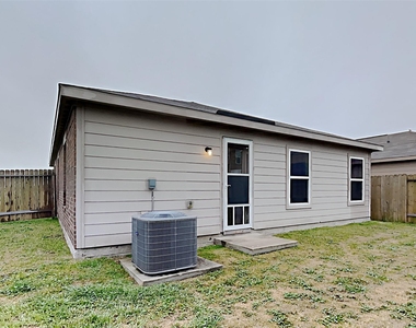 1404 Breanna Ln - Photo Thumbnail 14