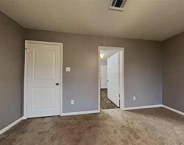 1404 Breanna Ln - Photo Thumbnail 7