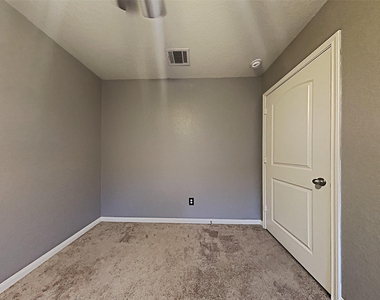 1404 Breanna Ln - Photo Thumbnail 9