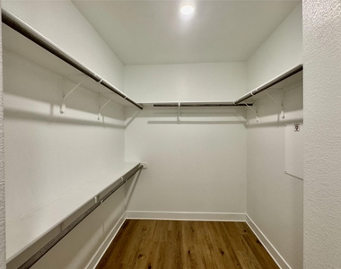 509 Three Feathers Ct - Photo Thumbnail 7