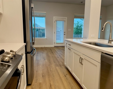 509 Three Feathers Ct - Photo Thumbnail 10
