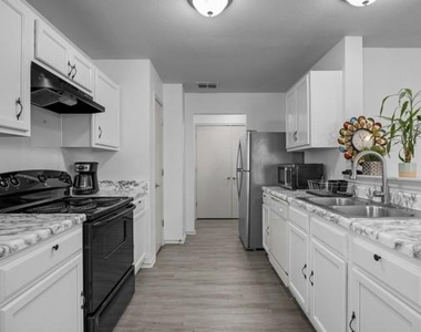 8710 Davis Oaks Trl - Photo Thumbnail 5