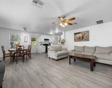 8710 Davis Oaks Trl - Photo Thumbnail 2
