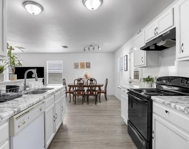 8710 Davis Oaks Trl - Photo Thumbnail 6
