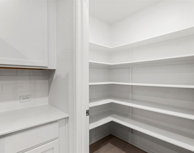 161 Keefer - Photo Thumbnail 12