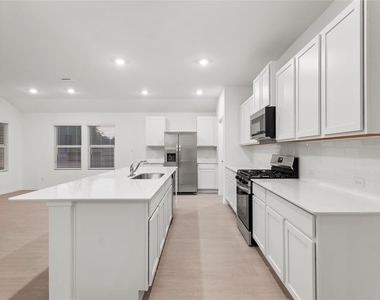 161 Keefer - Photo Thumbnail 8