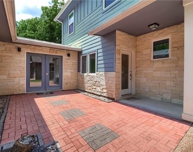 900 Capitol Ct - Photo Thumbnail 1
