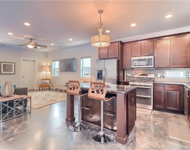 900 Capitol Ct - Photo Thumbnail 10