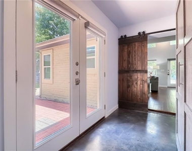 900 Capitol Ct - Photo Thumbnail 15