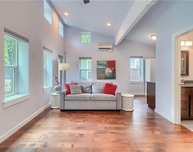 900 Capitol Ct - Photo Thumbnail 21