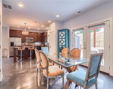 900 Capitol Ct - Photo Thumbnail 11