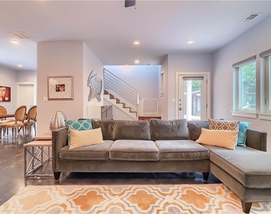 900 Capitol Ct - Photo Thumbnail 5