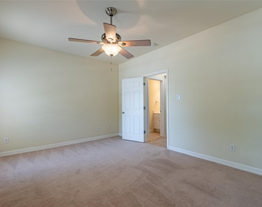 1305 Delsie Dr - Photo Thumbnail 17