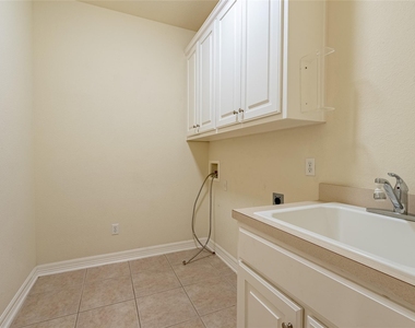 1305 Delsie Dr - Photo Thumbnail 10
