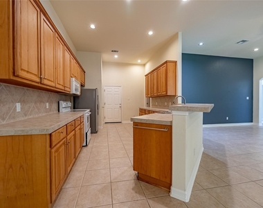 1305 Delsie Dr - Photo Thumbnail 7