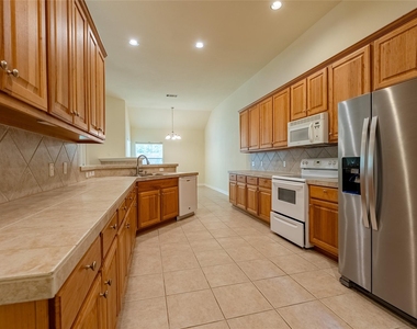 1305 Delsie Dr - Photo Thumbnail 9