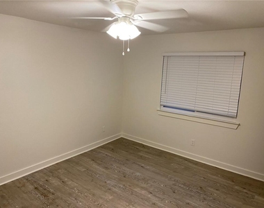 2408 Burleson Ct - Photo Thumbnail 11