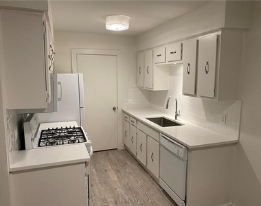 2408 Burleson Ct - Photo Thumbnail 7