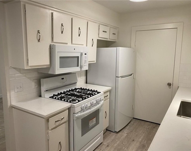 2408 Burleson Ct - Photo Thumbnail 8