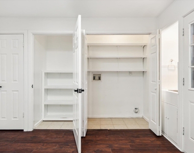 1102 Crestview St - Photo Thumbnail 9