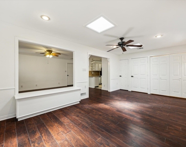 1102 Crestview St - Photo Thumbnail 8