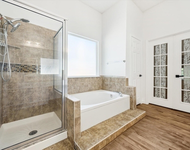 1102 Crestview St - Photo Thumbnail 17