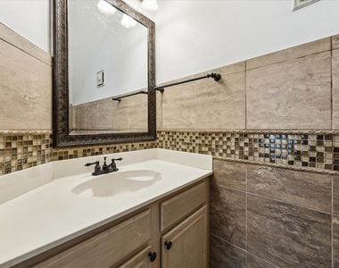 1102 Crestview St - Photo Thumbnail 10