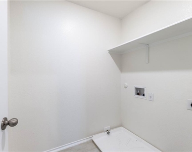 316 Los Cobos Ln - Photo Thumbnail 23