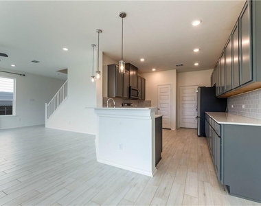 316 Los Cobos Ln - Photo Thumbnail 8