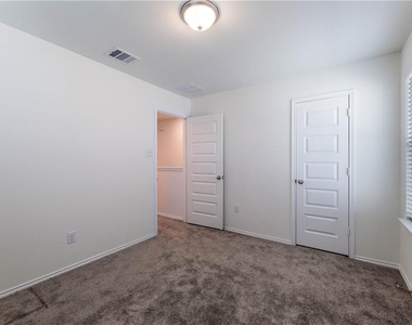 316 Los Cobos Ln - Photo Thumbnail 16