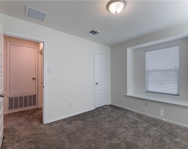 316 Los Cobos Ln - Photo Thumbnail 18